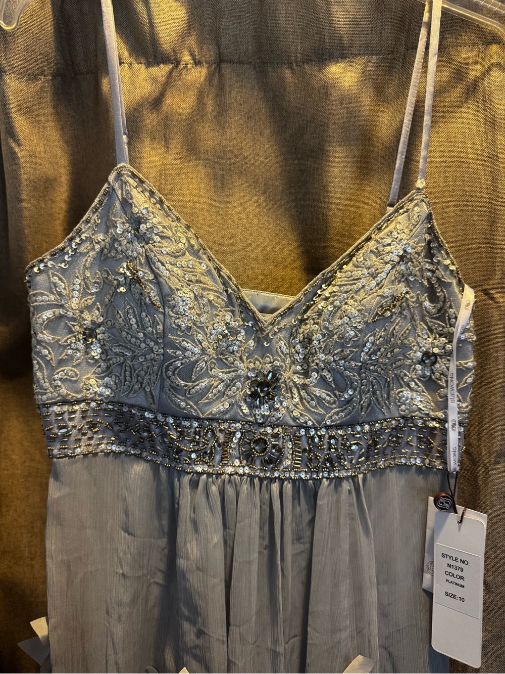 Sue Wong Silver-Gray Embellished Midi Dress with Floral Appliqué - Picture 5 of 6